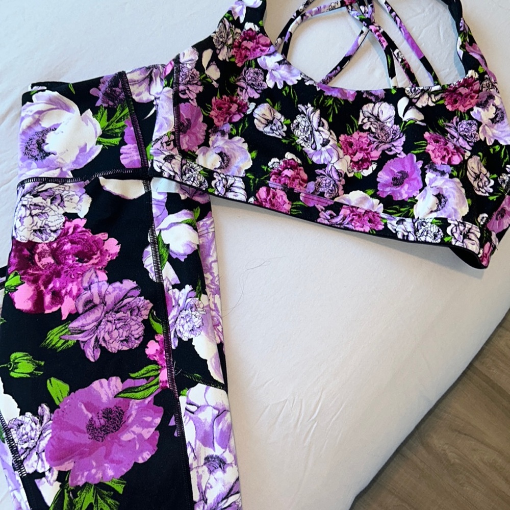 Victoria secret gym set bottoms size 4 top size medium